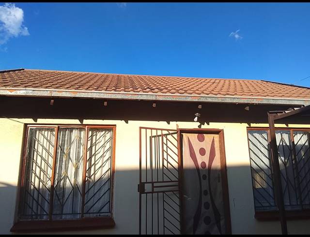 2 BEDROOM HOUSE FOR SALE IN PROTEA GLEN EXT